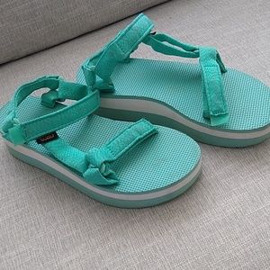 2 inch platform Tevas size 9